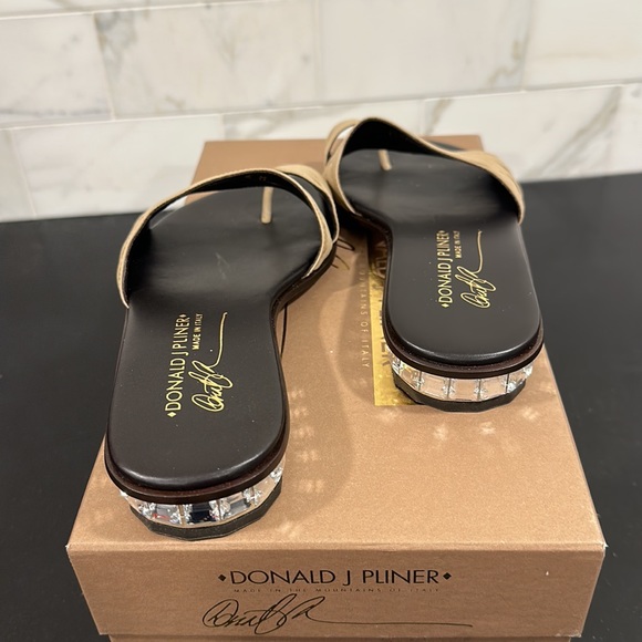 New-Donald Pliner sandals - Picture 4 of 8